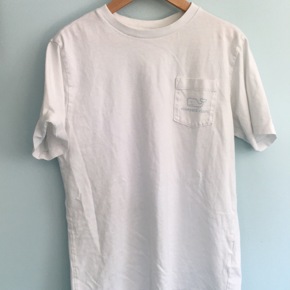 White Vineyard Vines pocket tee
